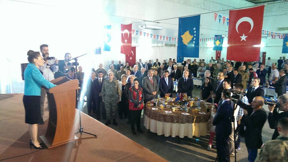 Mehmetçik Kosovalılarla Bayramlaştı
