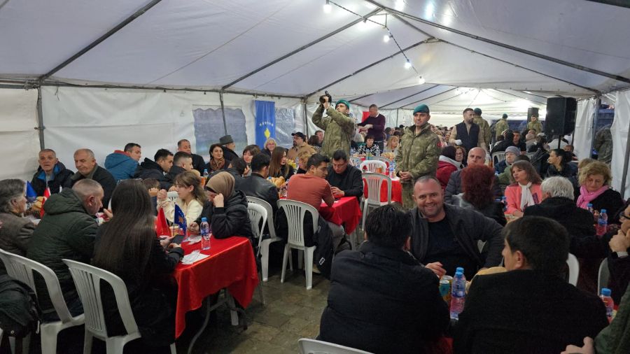 Türk Askerleri, Prizren’de İftar Verdi