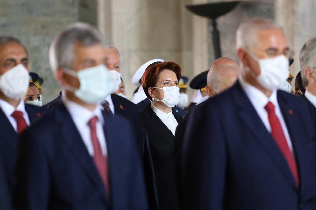 Devlet erkânı Ata’nın huzurunda