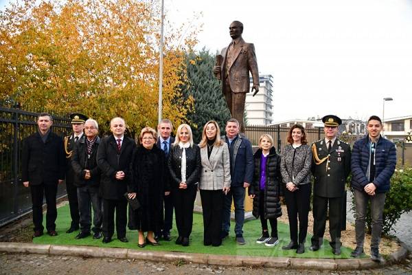 T.C. Üsküp Büyükelçiliği Konutunda Atatürk Heykeli Dikildi