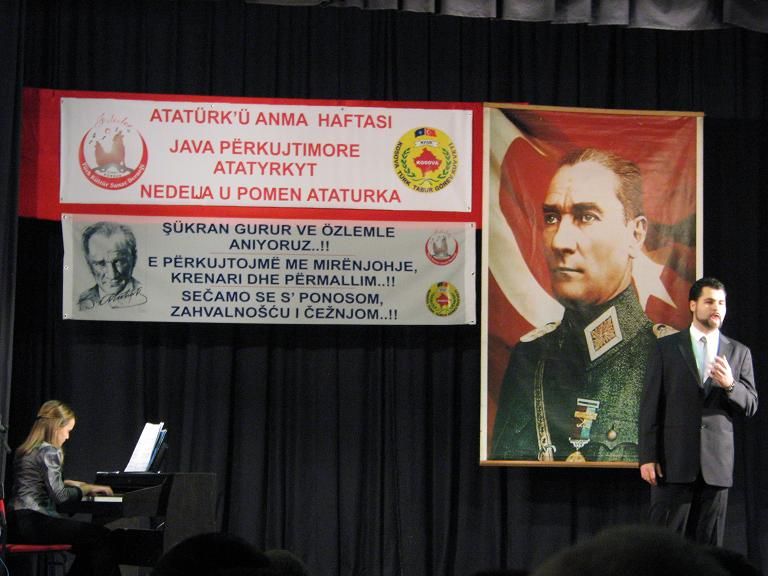 Atatürk Dünyaya Örnek Olmuştur