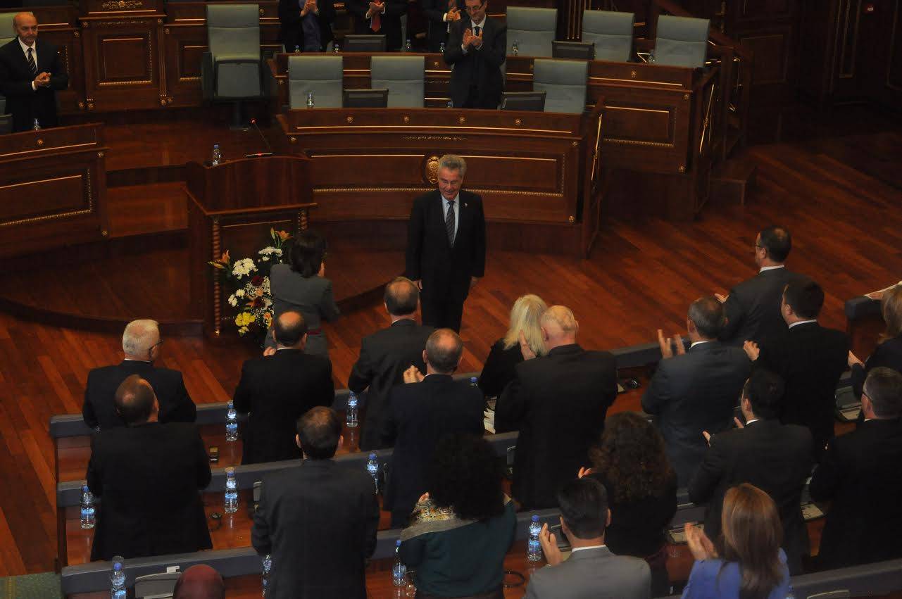Fischer: Sırbistan ile Anlaşmalara Saygı Gösterilmeli