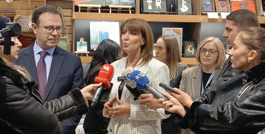 Priştine Havalimanı’nda Savaş Mağdurları Kadınların El İşi Ürünleri Köşesi Açıldı