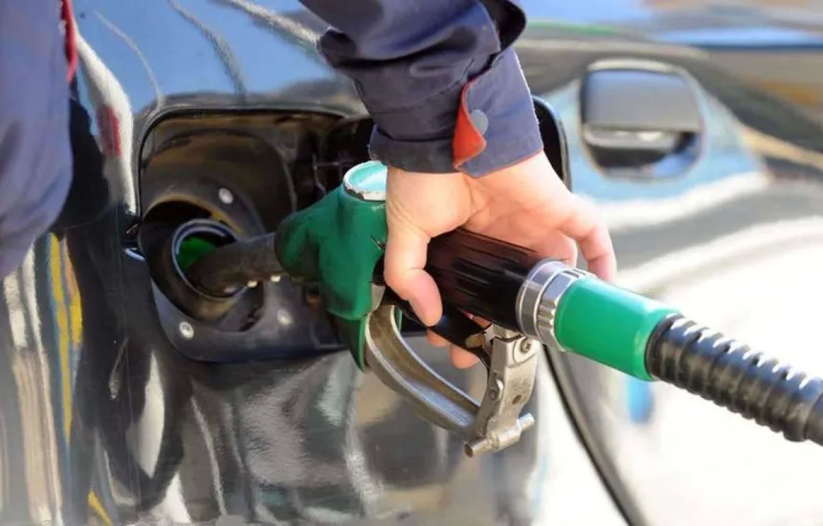 Dizelin Fiyatı Değişmedi, Benzine ise 2 Centlik Zam