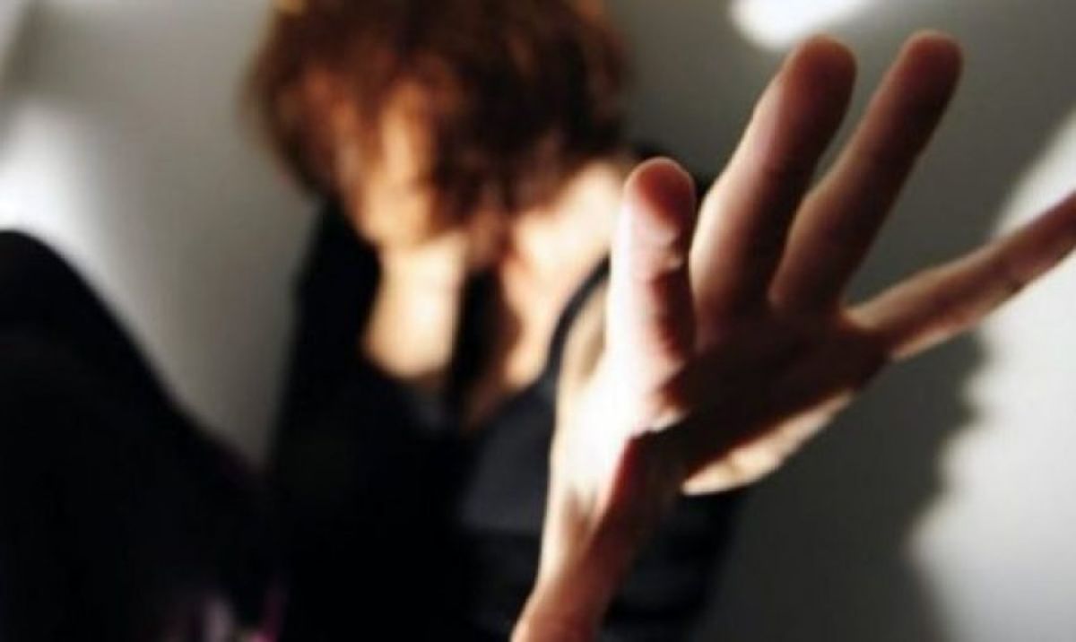 Priştine’de Yabancı Uyruklu Kadına Bıçaklı Saldırı ve Gasp