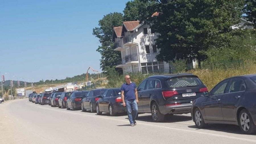 Merdare Sınırında Dört Saat Bekleniyor