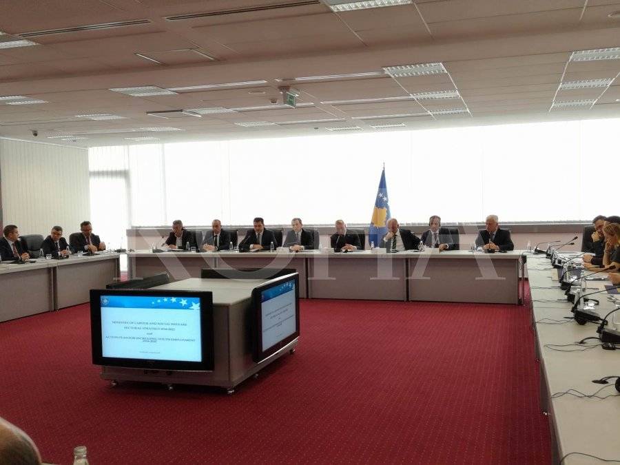Haradinaj: Gençler Rüşvetle Değil, Kriterler Esasınca İstihdam Edilmeli