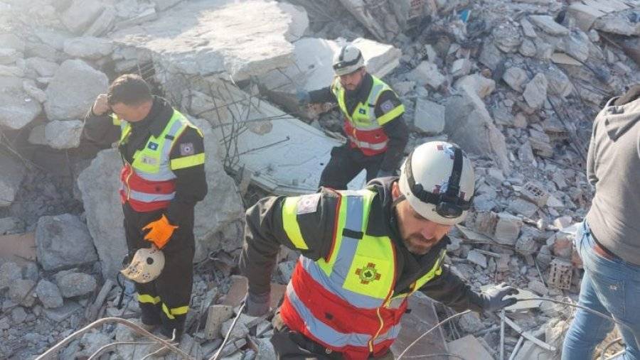 Kosova Arama-Kurtarma Ekibi, Deprem Enkazından 26 Yaşında Bir Genci Kurtardı