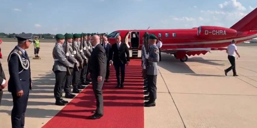 Haradinaj Berlin’de Devlet Töreniyle Karşılandı