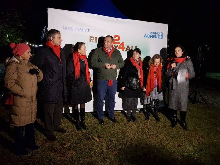 Cinsel Tacize Karşı Kampanyası Dahilinde Kent Parkı Aydınlatıldı