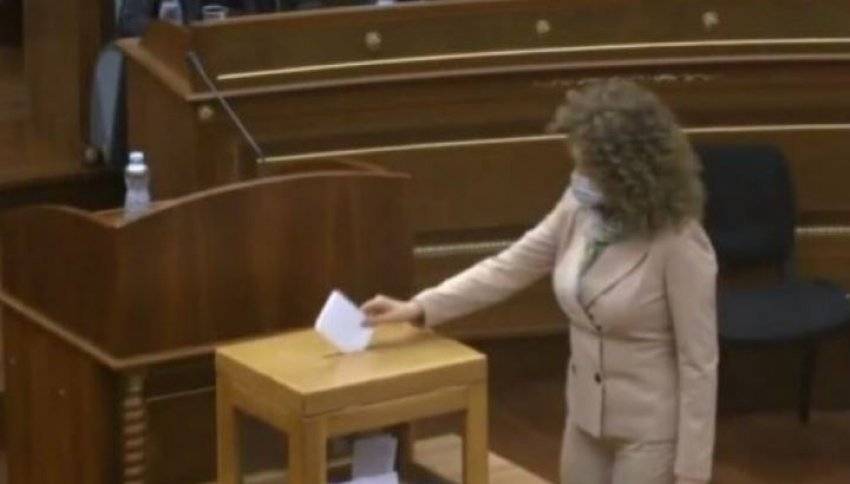 Albena Reshitaj AAK’dan İhraç Edildi