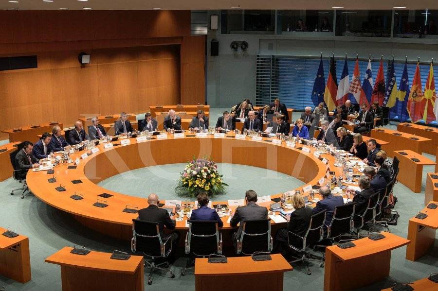 Arnavutluk, Kosova'ya Vizelerin Kaldırılmaması Sebebi