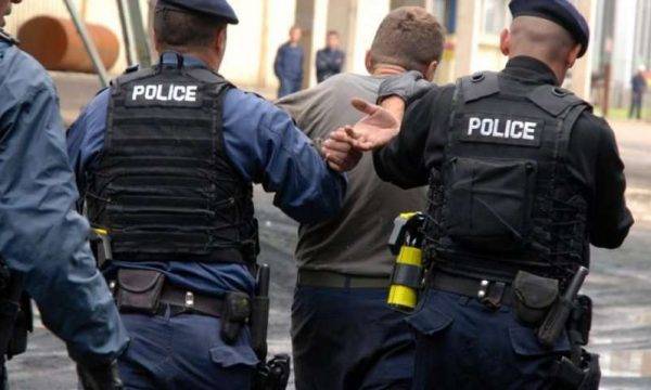Kosova Polisi, Değişik Suçlardan 17 Kişiyi Tutukladı