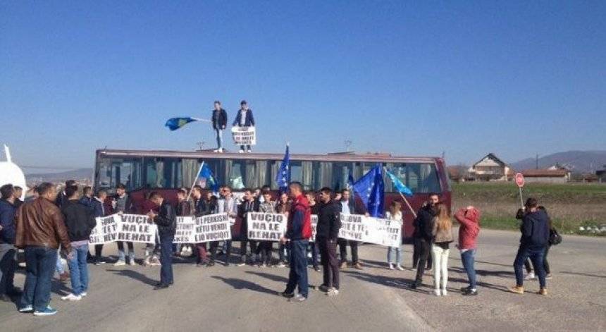 Yollar Kapatılarak Sirbstan Heyeti Protesto Ediliyor