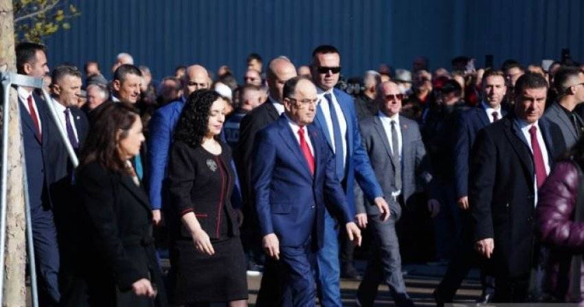 Devlet Erkanı, Avlonya'daki Bağımsızlık Kutlama Töreninde