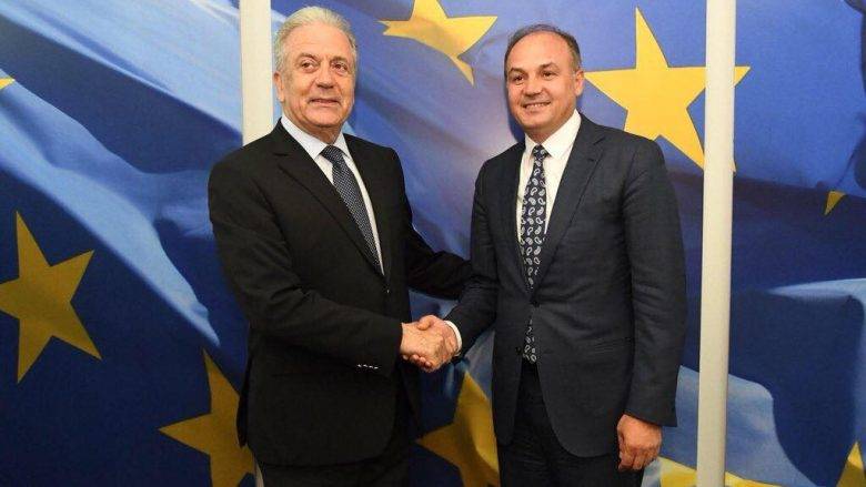 Avramopoulos: AP ve AK, Vize Serbestisi Teklifini Hayata Geçirsin