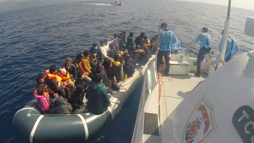 Yunanistan’ın bıraktığı onlarca kaçak göçmen Ayvacık’ta kurtarıldı
