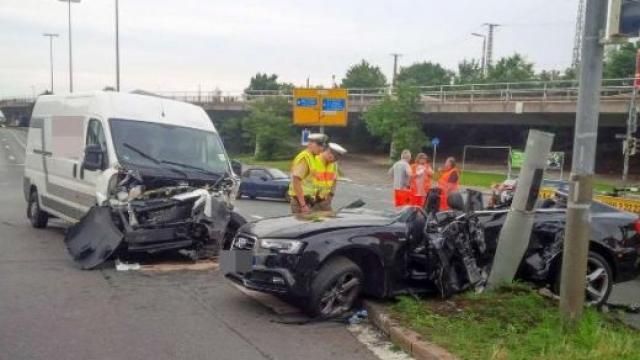 Milli Futbolcu Azemi Trafik Kazasında Ağır Yaralandı