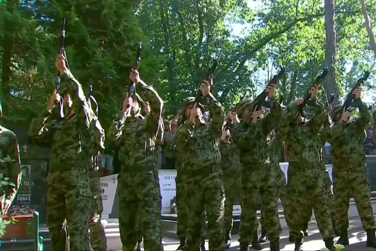 Belgrad'da Savaş Suçlusu Ratko Mladić İçin Tören ve Gelişen Diplomatik Kriz