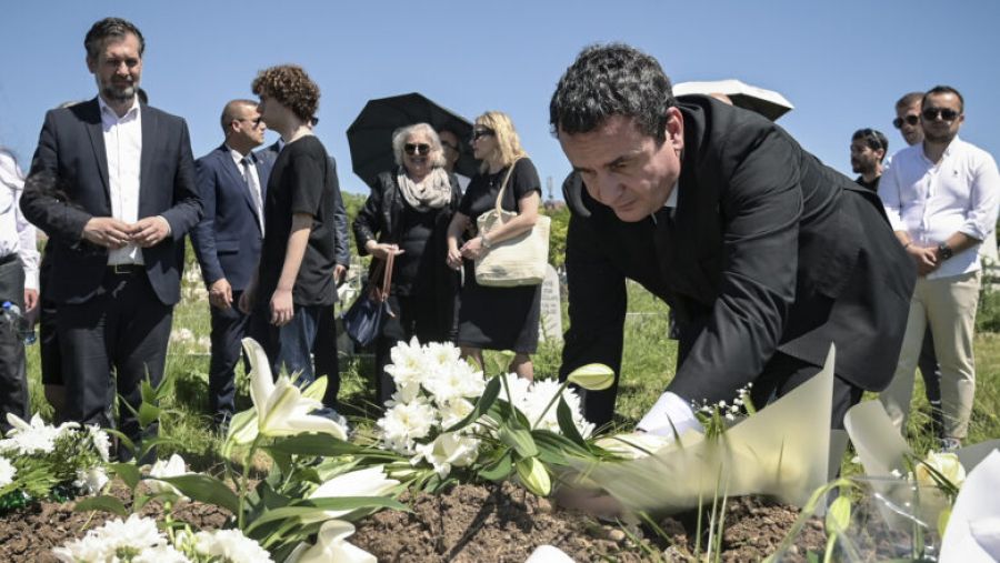 Kurti, Akademik Rexhep Ferri'nin Cenaze Törenine Katıldı 