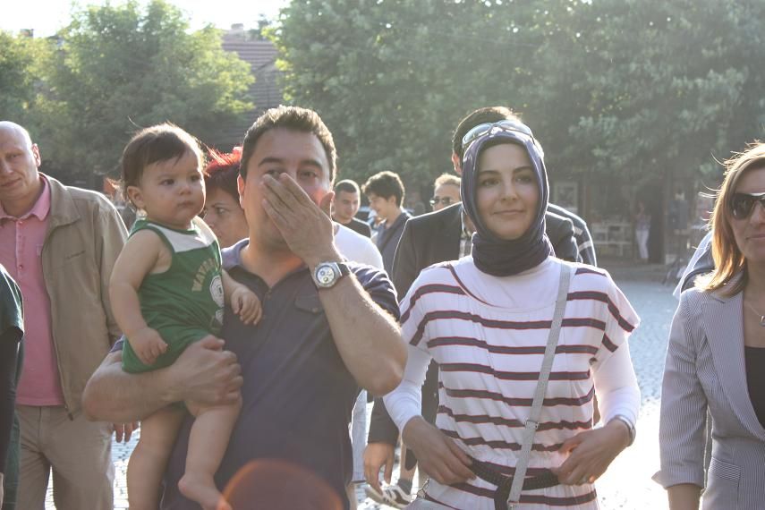 Babacan, Eşi ve Çocuklarıyla Kosova'da