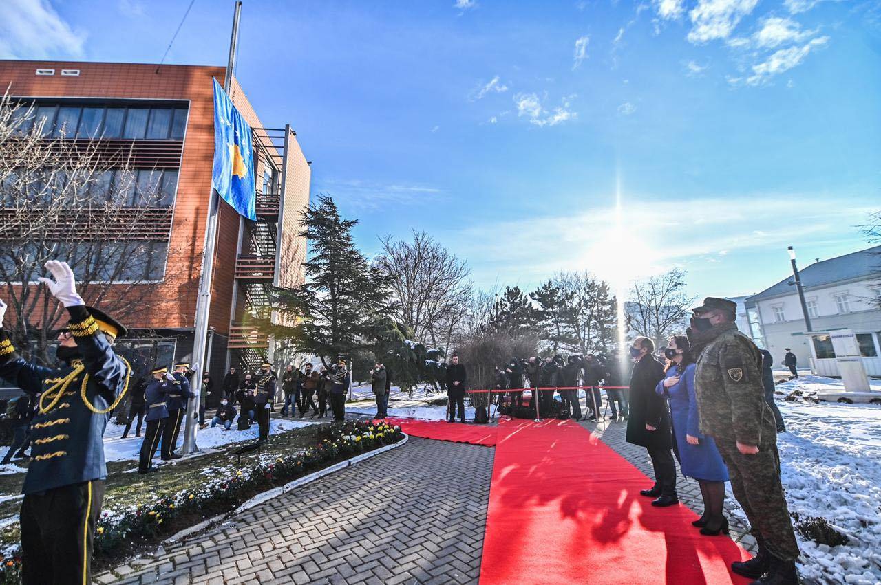 Devlet Bayrağı Göndere Çekildi, Bağımsızlık Kutlamaları Başlatıldı