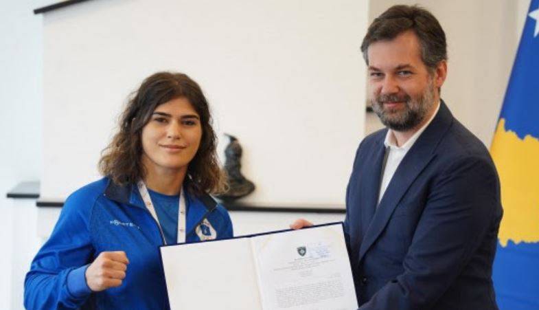 Donjeta Sadiku Boks Dünyasındaki Başarısı İçin 14 Bin Euro ile Ödüllendirildi