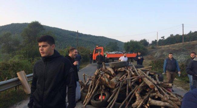 Vuçiç’in Ziyaretini Engellemek İçin Drenica Bölgesinde Barikatlar Kuruldu