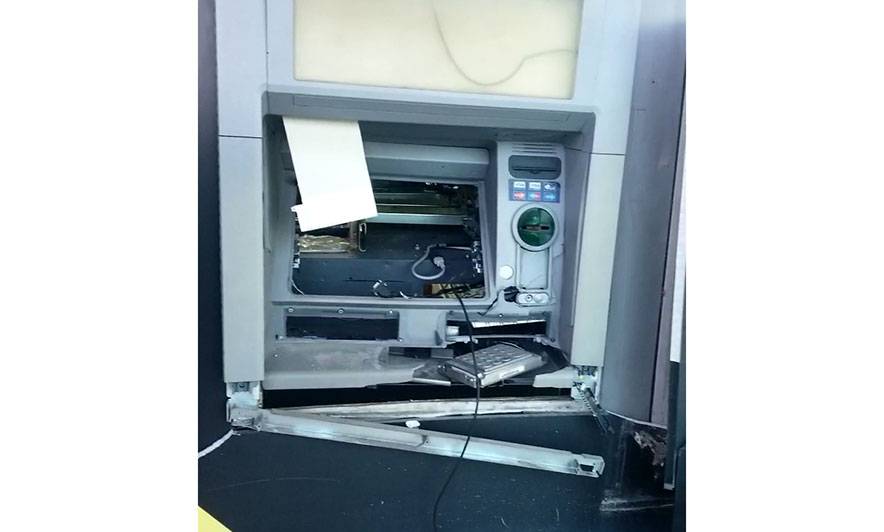 Dört Kişi Bir ATM’yi Çalma Teşebbüsünde Bulundu