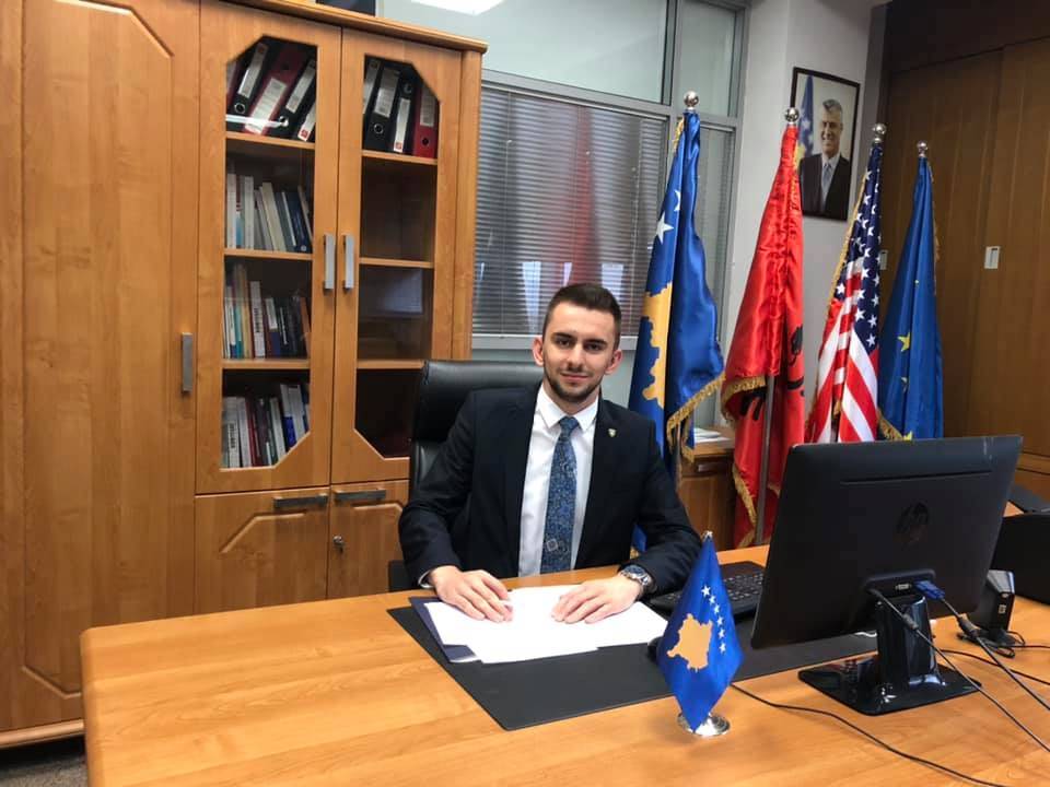 Ortaokul Diploması ile Bakan Yardımcısı Oldu
