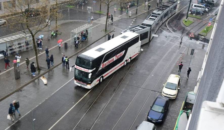 Almanya’da Kosova Otobüsü Tramvayla Çarpıştı