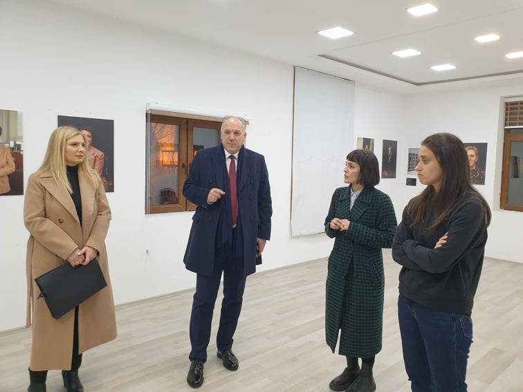 Elmedina Arapi ve Sibel Sumuç’tan ‘Başaran Kadınlar’ Sergisi