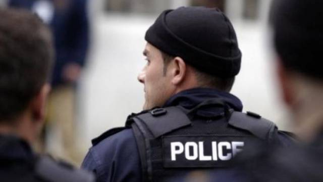 Priştine ve İpek'te Polis Baskını