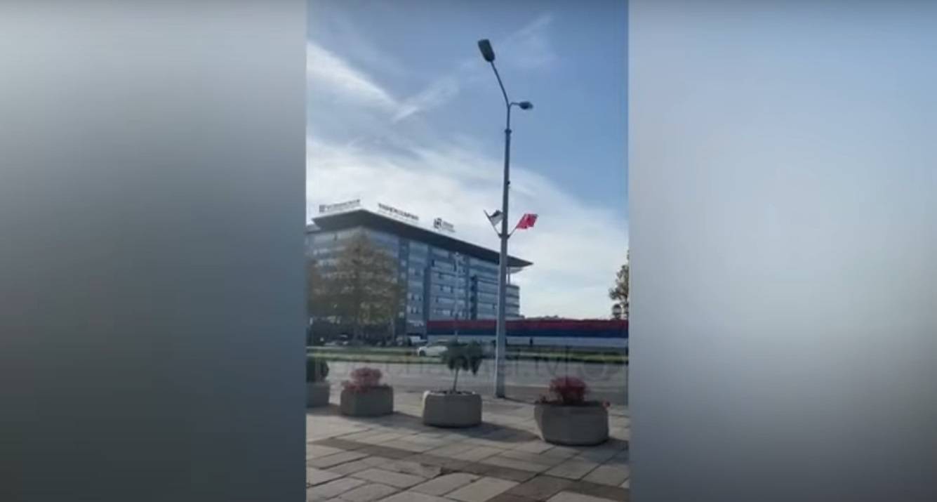 Belgrat’ta Arnavutluk ve Kuzey Makedonya Bayrakları Dalgalanıyor