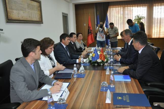 Bajrami ve Ademi, Ortak Programlardan Yana
