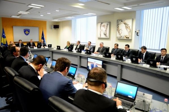 Thaçi Kabineyi Genişletiyor
