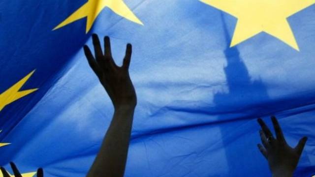 AB, Kosova'yı Görüşüyor