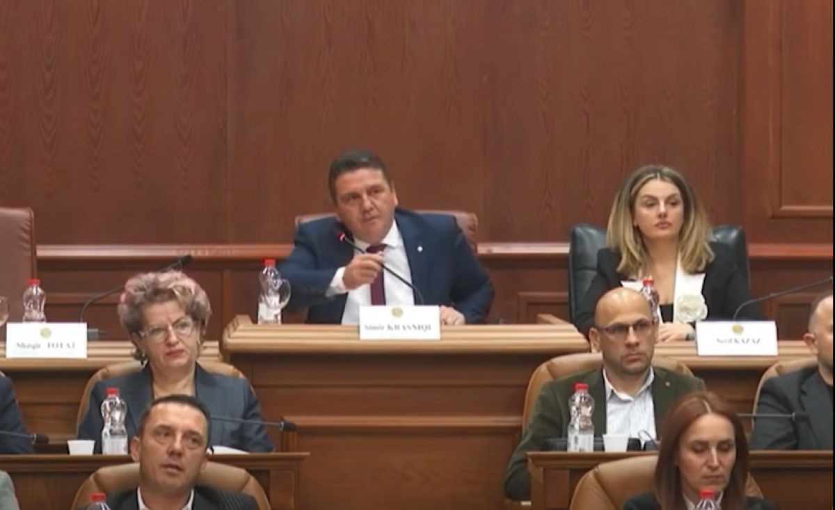 Prizren'de Türkçe Kullanımı ve Eğitimde Eşitlik Gündeme Getirildi
