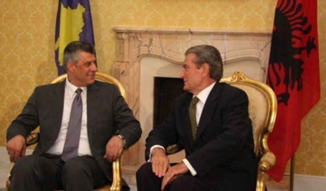 Arnavutluk'tan Kosova'ya Tam Destek