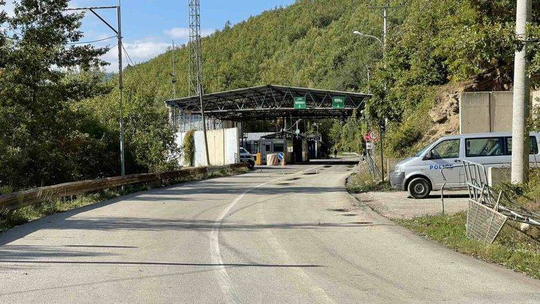 Brnjak'ta Sınır Noktasının Yakınlığında Çivili ve Odunlu Engeller Yerleştirildi