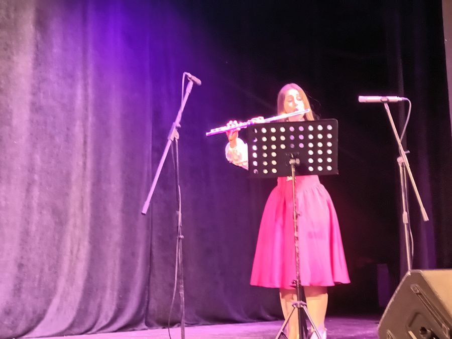 Yan Flüt Sanatçısı Berra Kruemali Prizren’de Ayakta Alkışlandı
