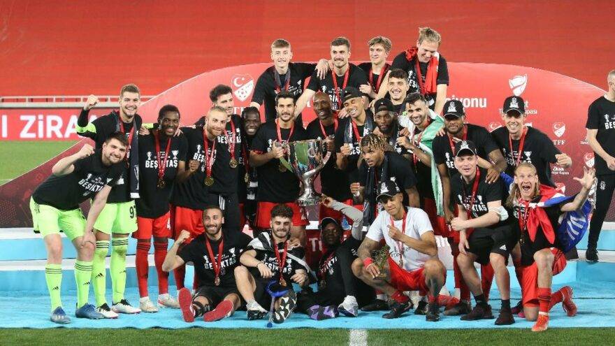 Beşiktaş, Antalyaspor’u yenerek Türkiye Kupası’nda şampiyon oldu