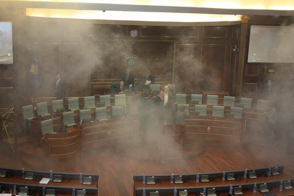 Meclis Salonuna Tekrar Biber Gazı Atıldı