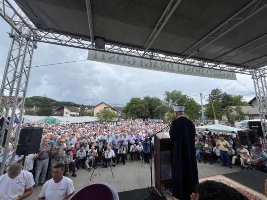 Bosna-Hersek  bir camiye daha kavuştu: Açılışa binlerce mümin katıldı
