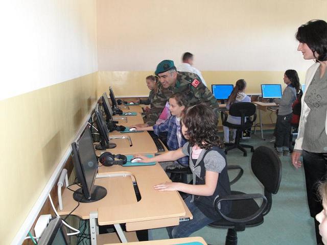 Mehmetçik'ten Bllace Köyüne Bilgisayar Dershanesi