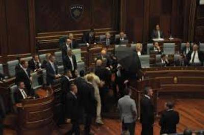 Muhalefet Bugün Yine Meclis Kürsüsünü İşgal Etti