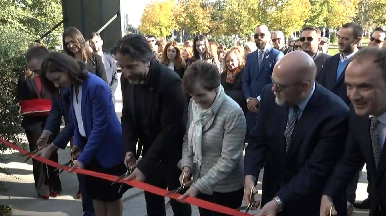 Ulpiana Semtindeki Gökdelenlerin Yenilenmesi Törenine MCC Başkanı Albright ta Katıldı