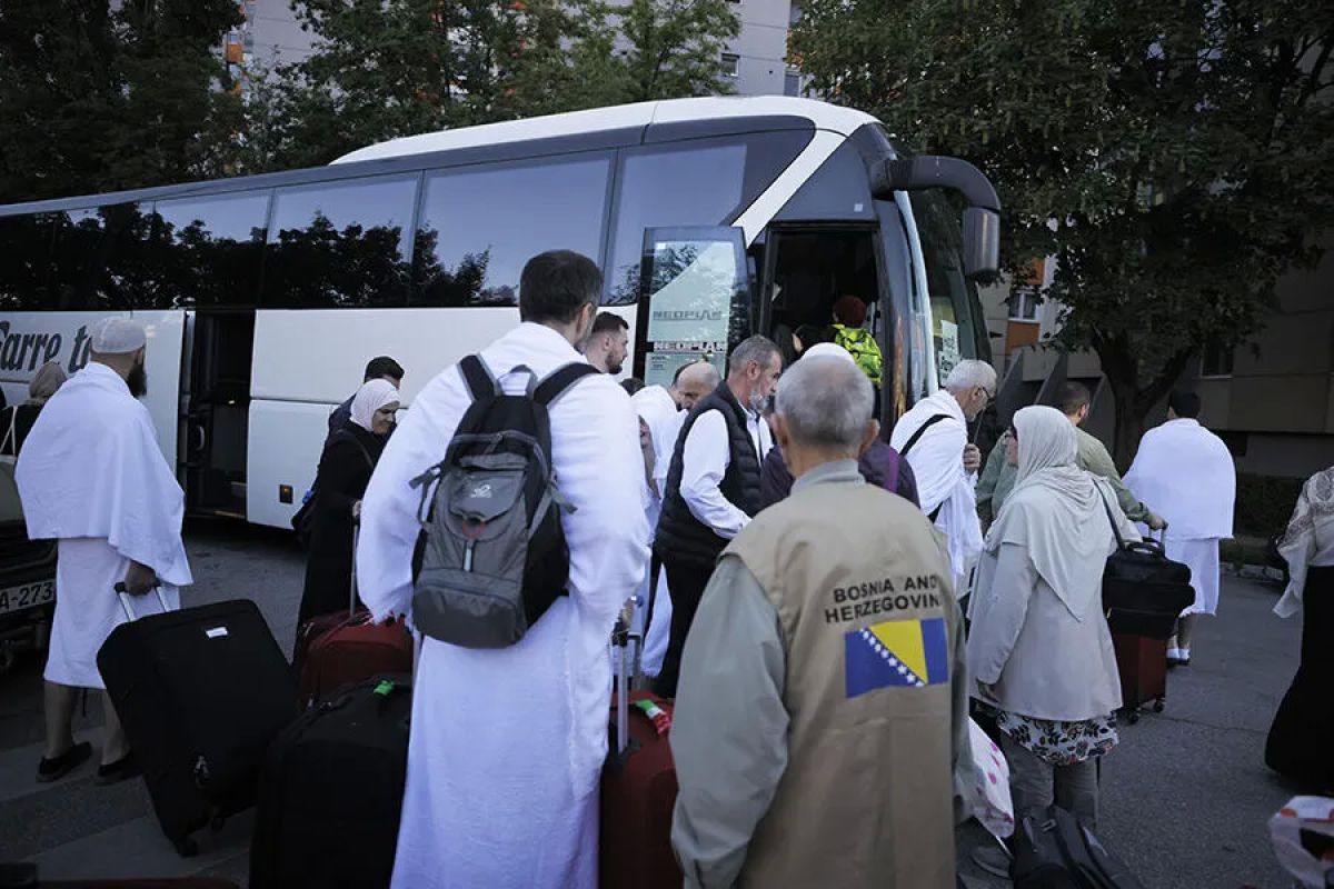 Bosna Hersek'ten Umreye Giden Hacı Adaylarının Uçuşu İptal Edildi 