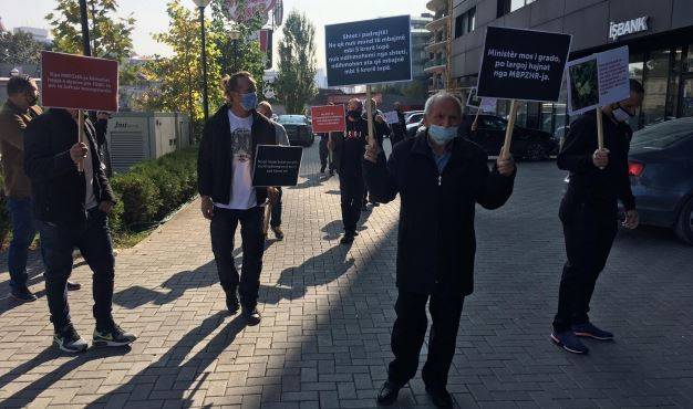 Çiftçiler Tarım Bakanlığı Önünde Protesto Düzenliyor