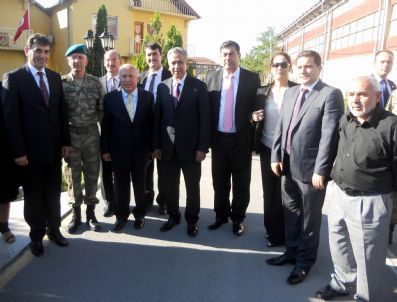 Bülent Arınç`tan Mehmetçik Fm`e Destek